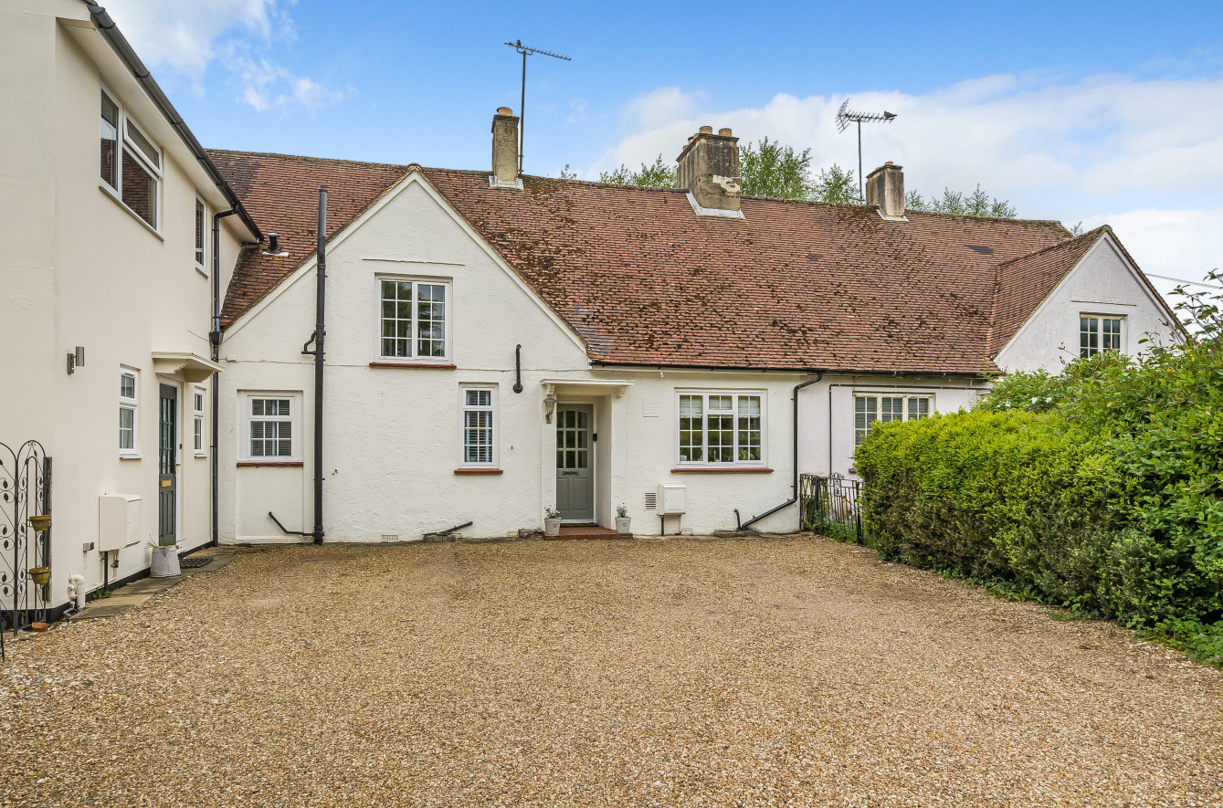 Comptons Lane, Horsham, Horsham, RH13 Listed by Sam Illingworth